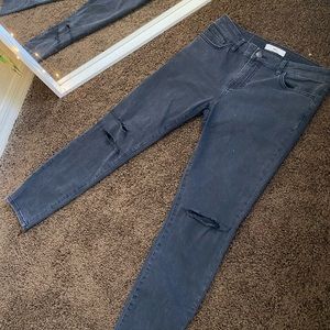 Black Vans ripped skinny jeans